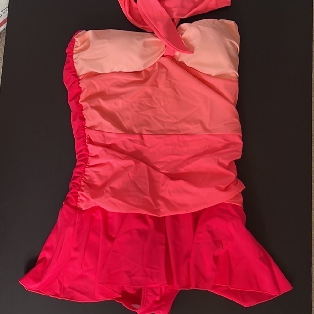 Venus Color Block Bandeau One Piece Swimsuit. Size 10. P/5A1230